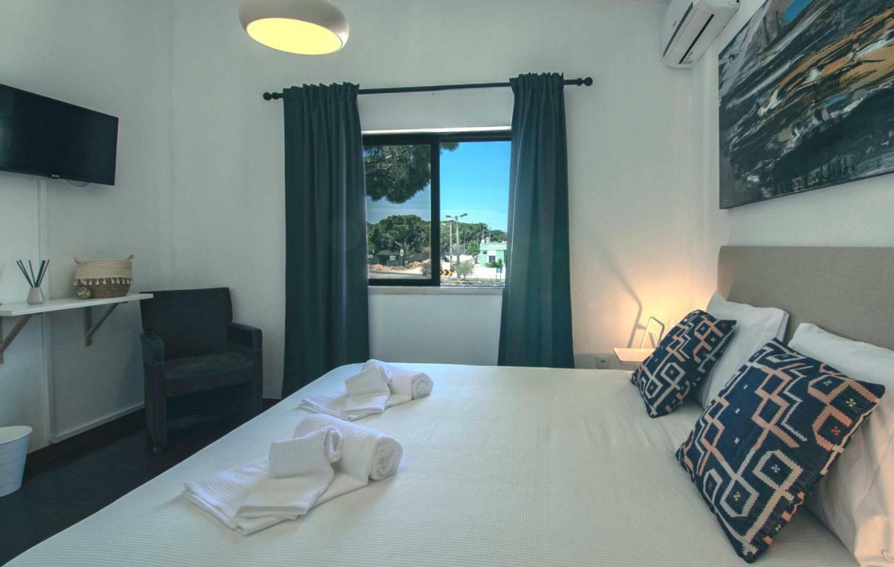 Pine House - Faro Airport, Beach And City Center Exteriör bild